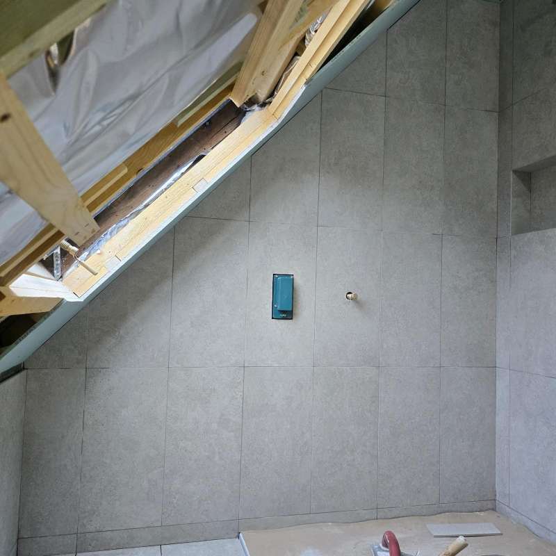 bathroom tiling with a recessed niche