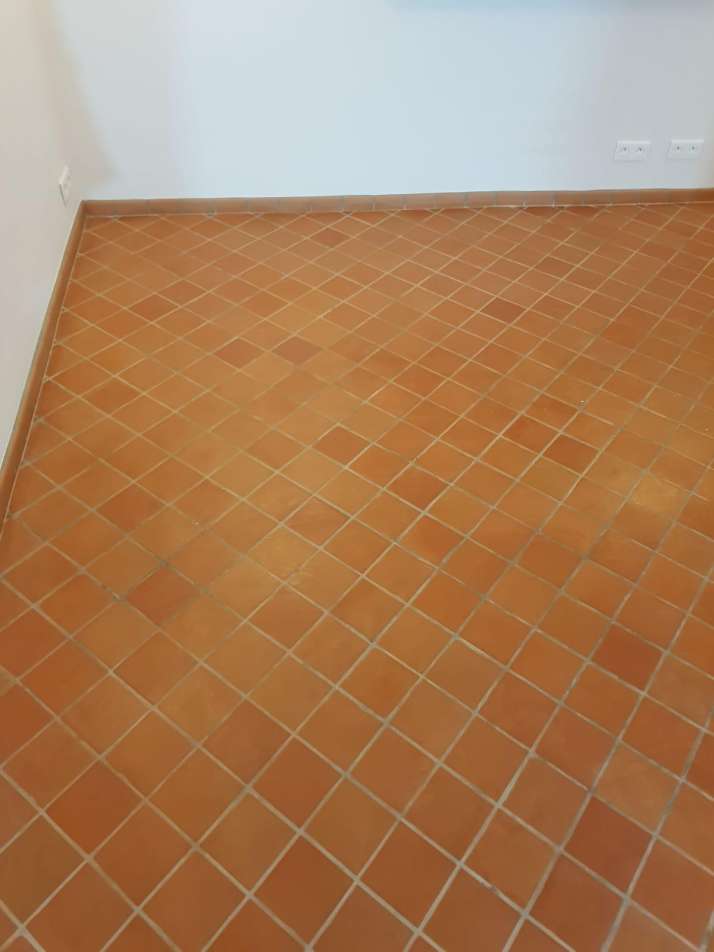 diagonal floor tiling