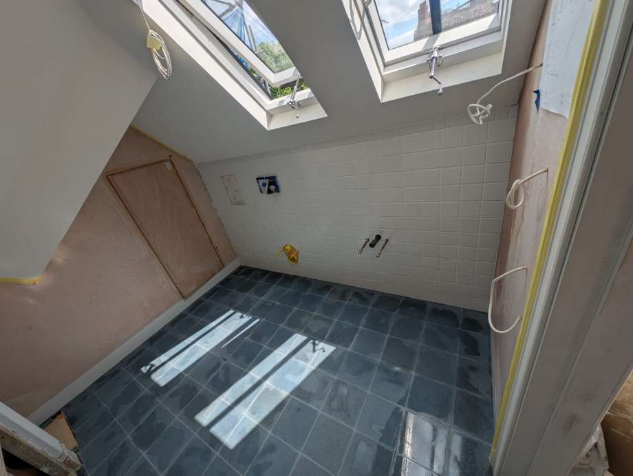 elegant bathroom tiling