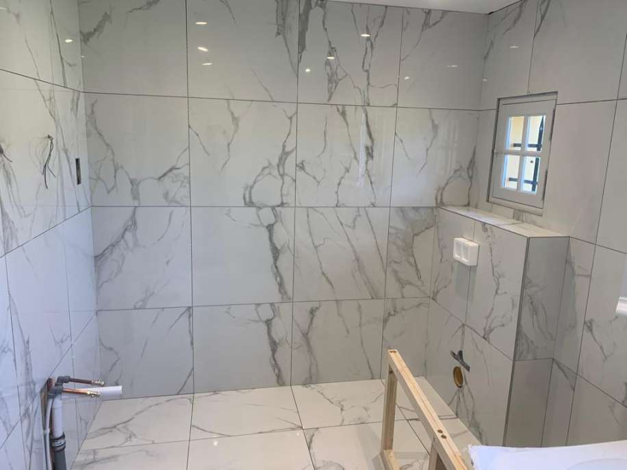 marble bathroom tiling